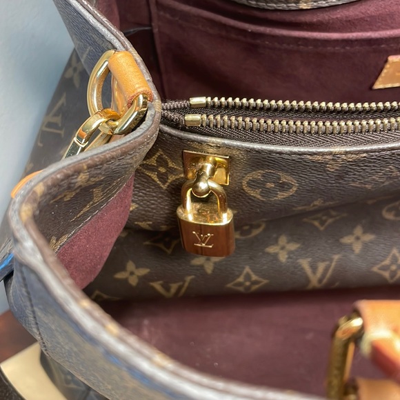 Louis Vuitton Montaigne MM - Picture 5 of 13